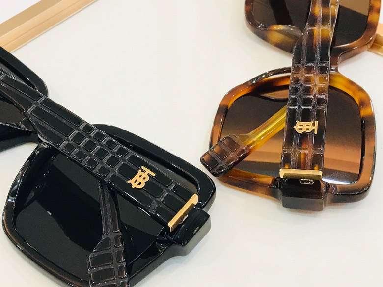 Picture of Burberry Sunglasses _SKUfw49839118fw